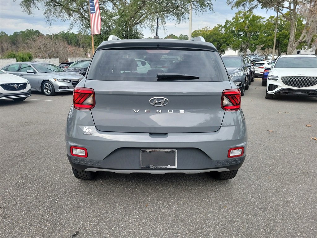 Certified 2023 Hyundai Venue SEL w/ Cargo Package image 5