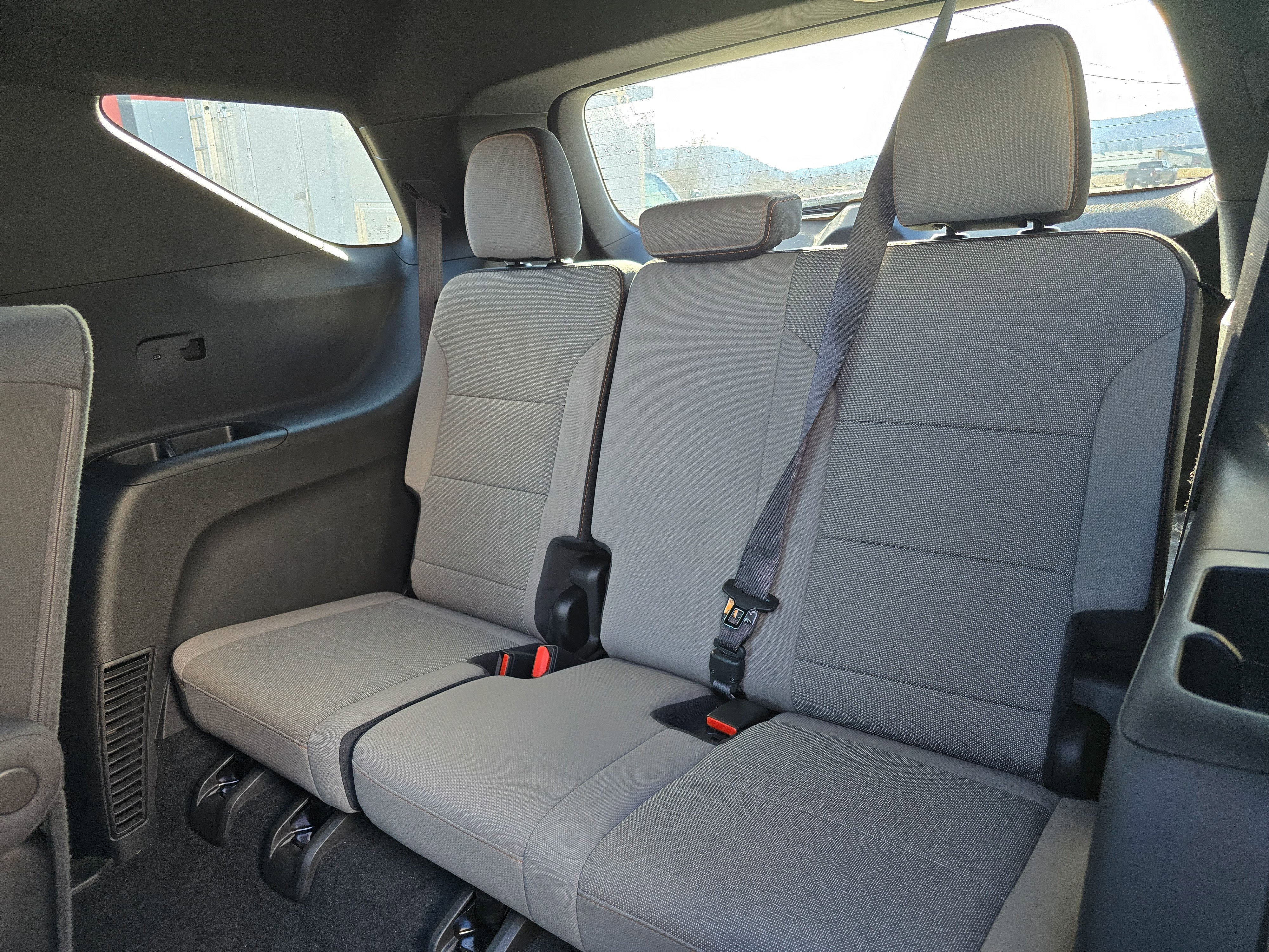 Used 2025 Chevrolet Traverse LT w/ Sun and Wheel Package image 28