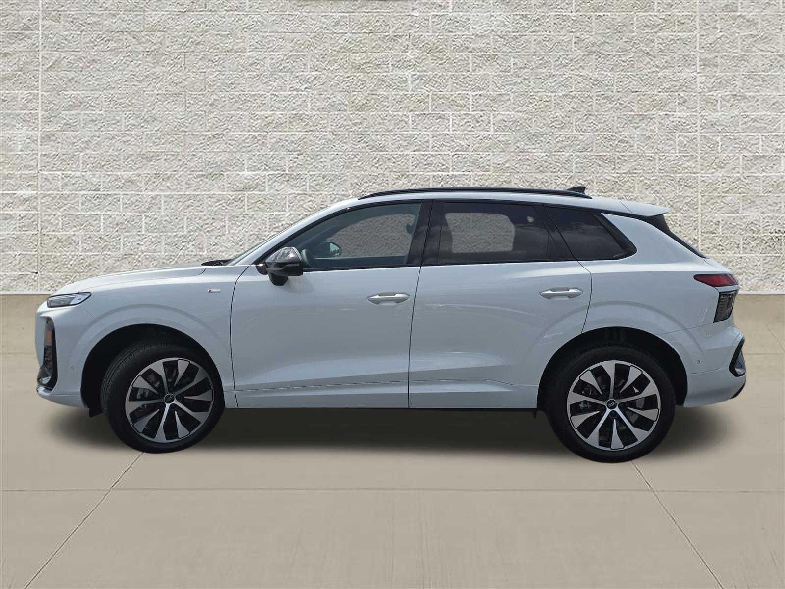 New 2026 Audi Q3 quattro 2.0T AWD/4WD image 4