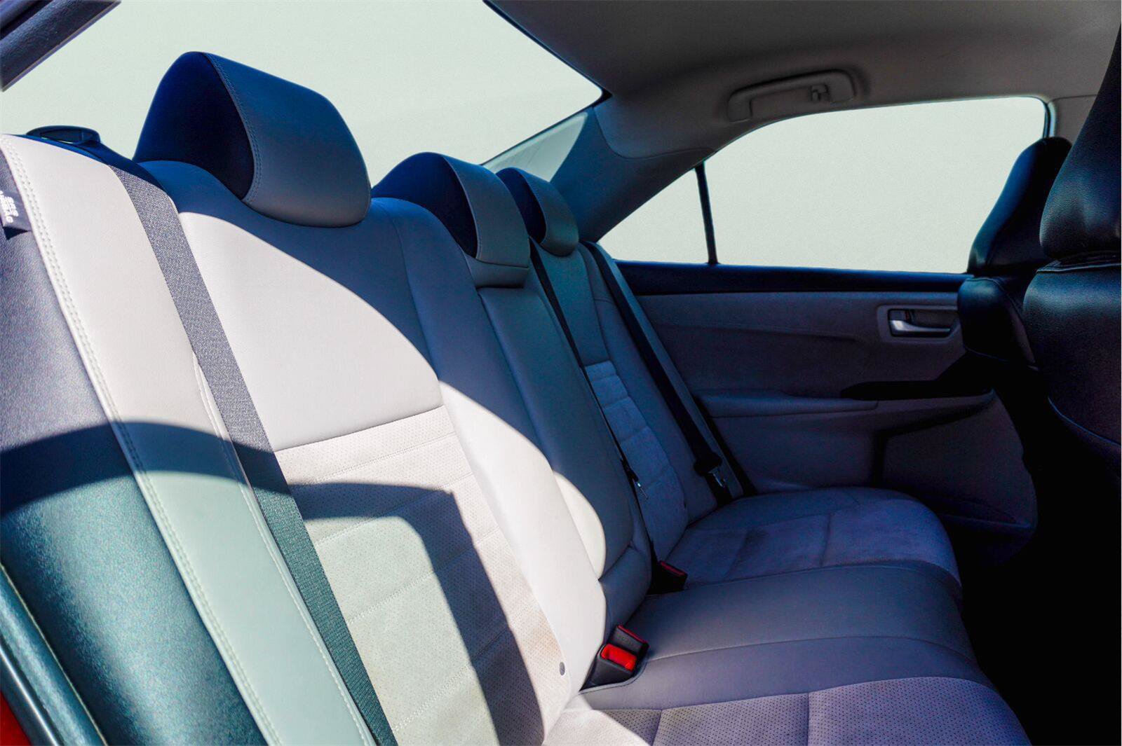 Used 2017 Toyota Camry XSE FWD image 9