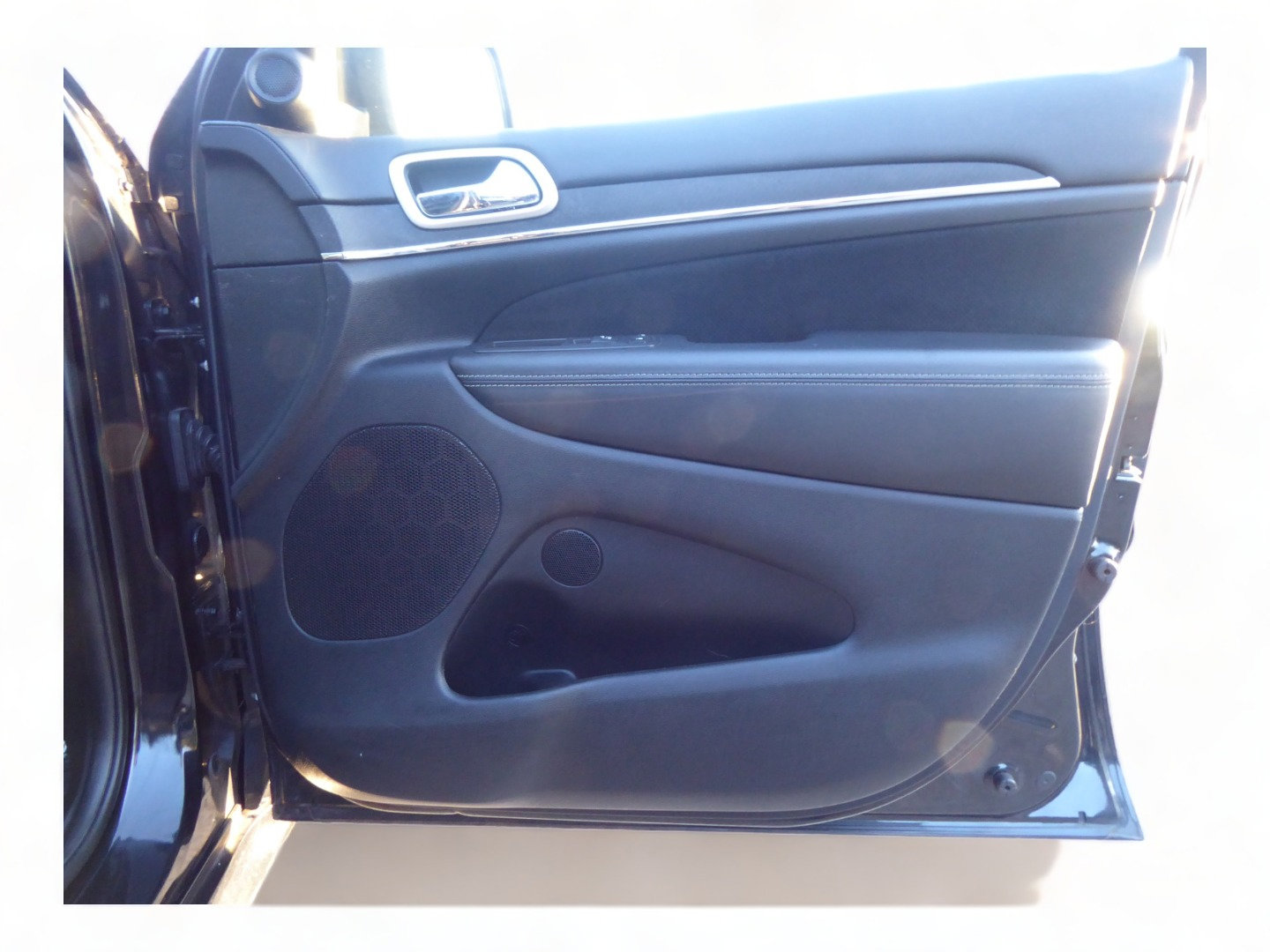 Used 2012 Jeep Grand Cherokee SRT8 w/ Luxury Group II image 20