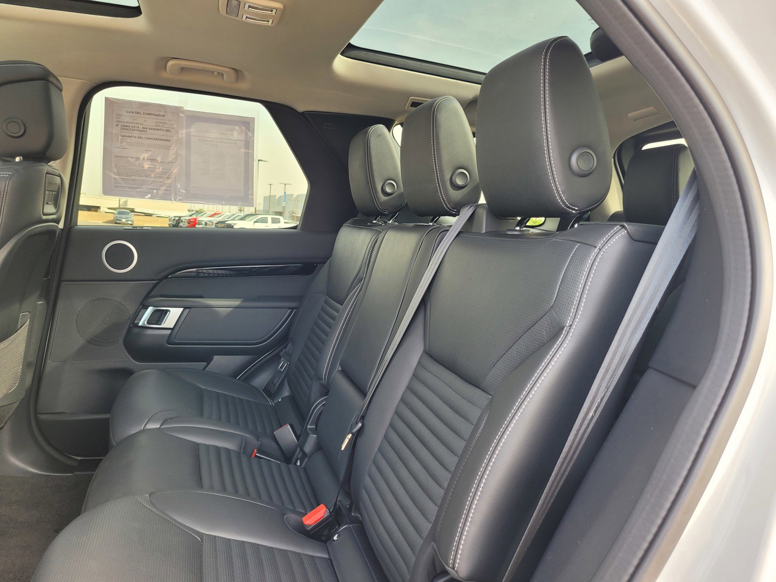 Used 2024 Land Rover Discovery S image 13