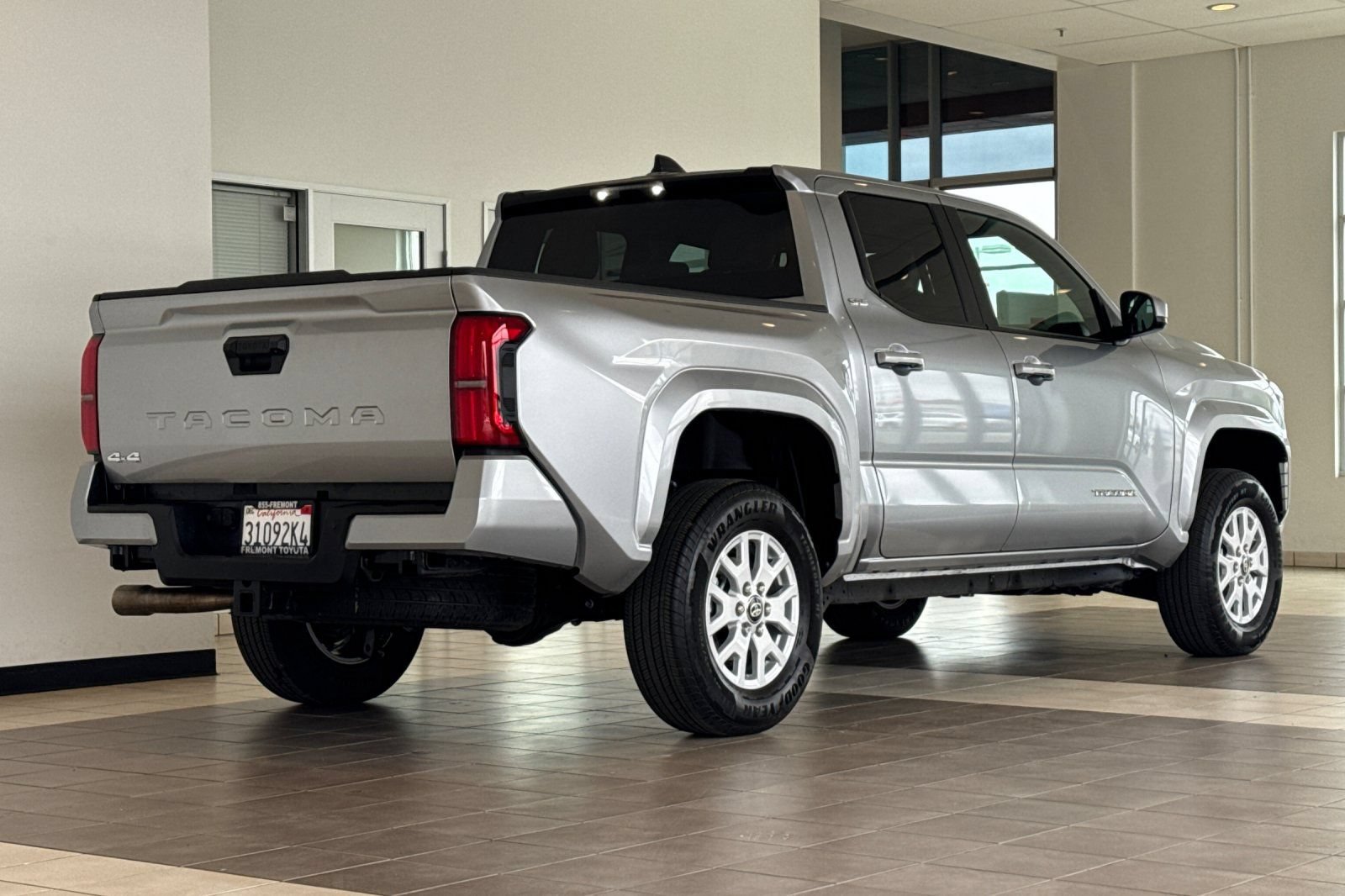 Certified 2025 Toyota Tacoma SR5 AWD/4WD image 4