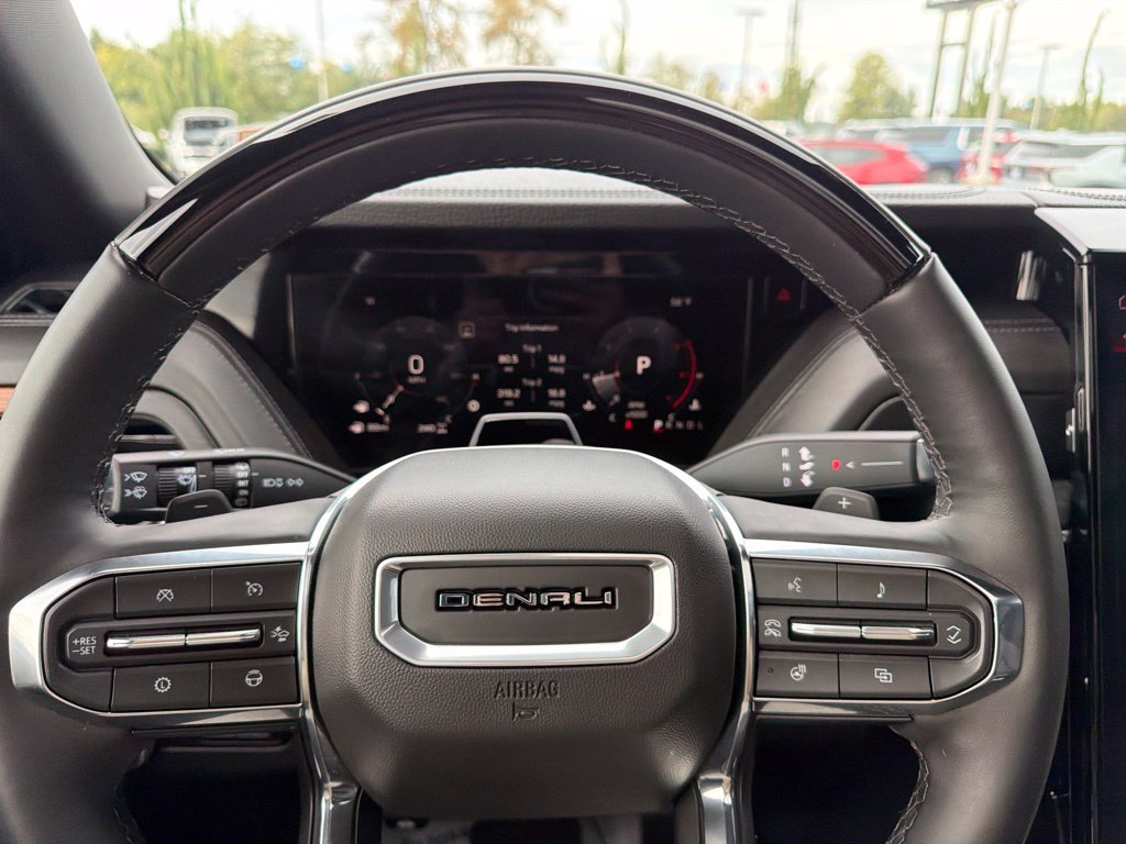 Used 2025 GMC Yukon Denali w/ Denali Reserve Package AWD/4WD image 11