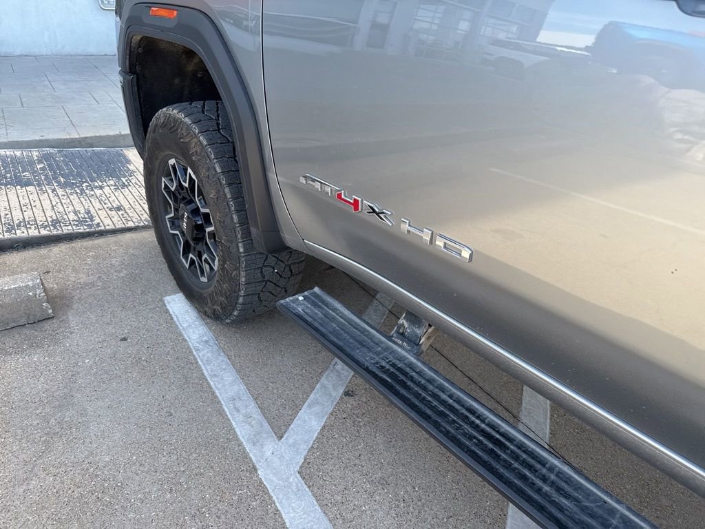 Used 2025 GMC Sierra 2500 AT4X image 13