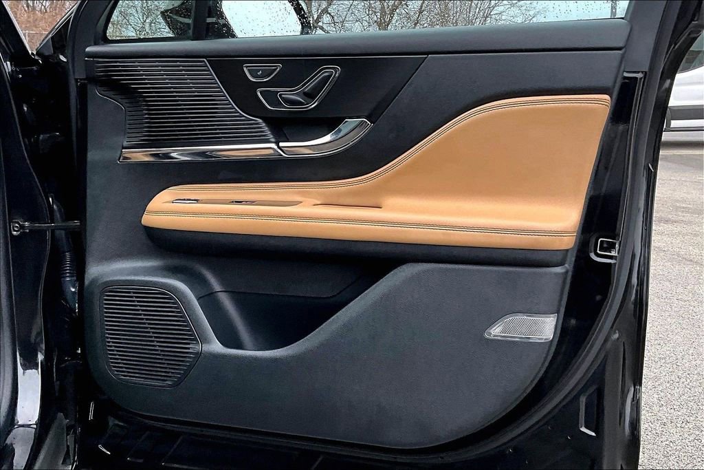 Used 2022 Lincoln Corsair Reserve w/ Elements Package image 23