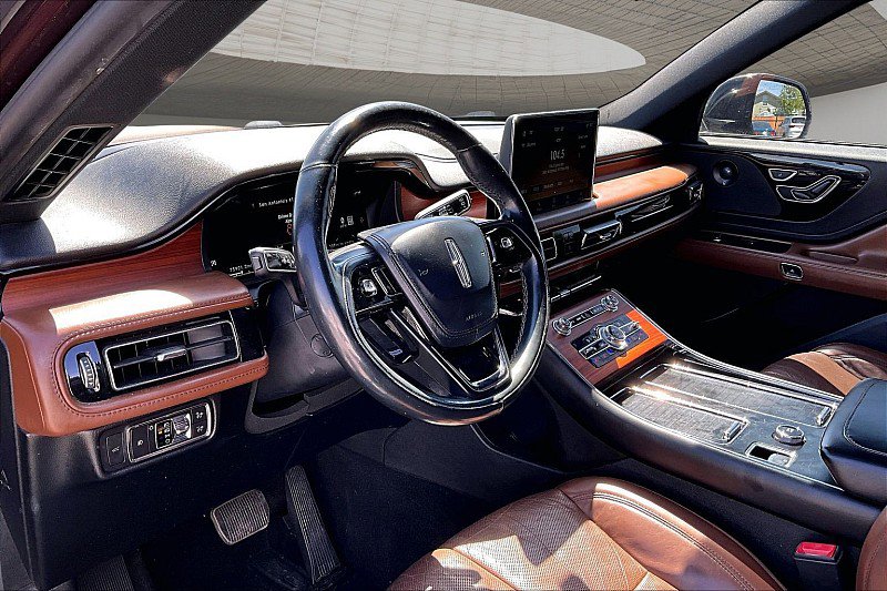Used 2020 Lincoln Aviator Reserve w/ Equipment Group 201A image 13