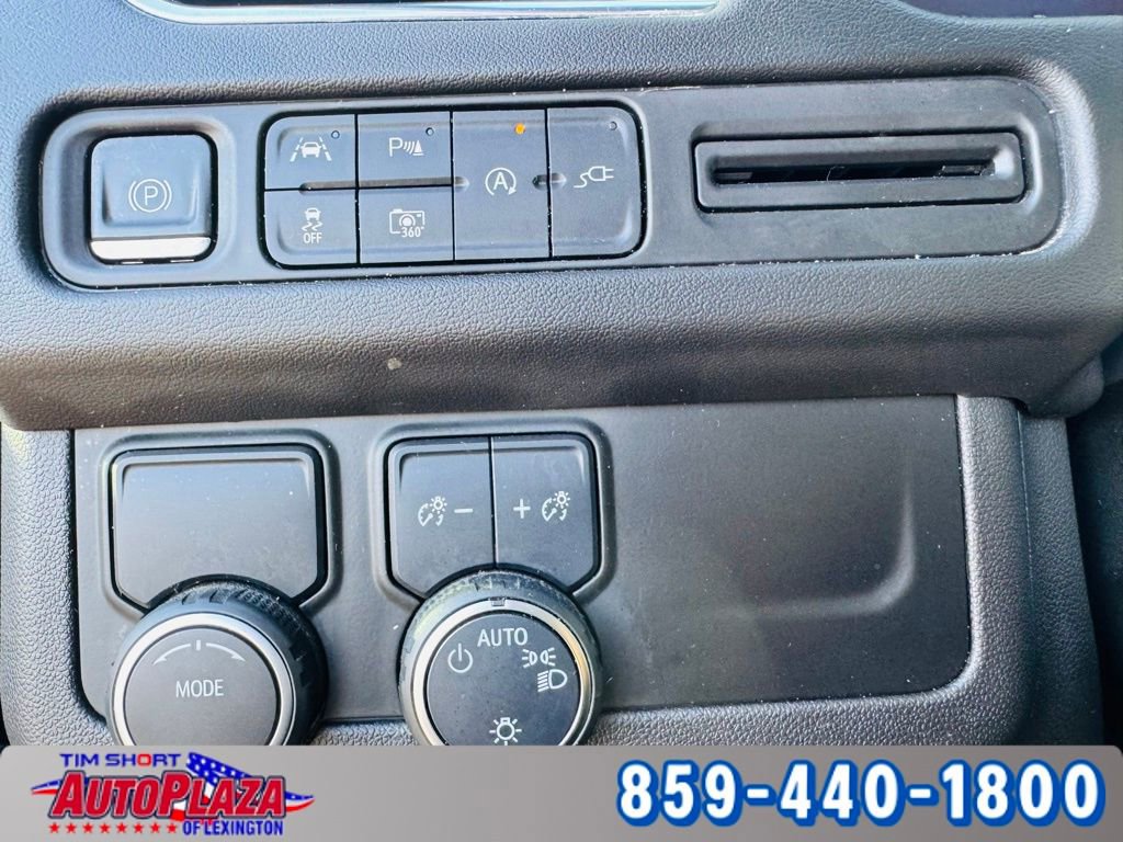 Used 2022 Chevrolet Suburban LT w/ Luxury Package image 26