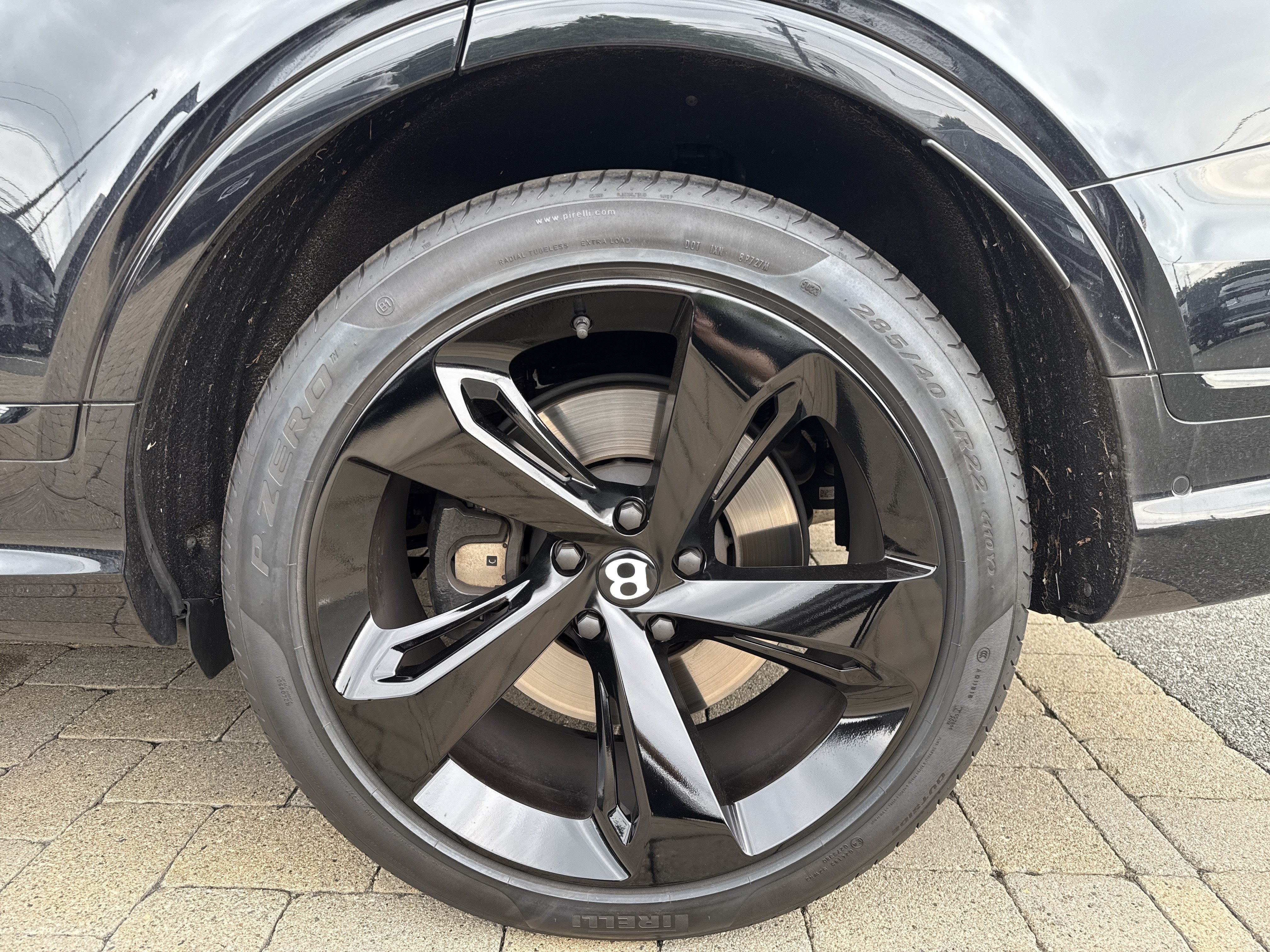 Used 2023 Bentley Bentayga AWD/4WD image 30