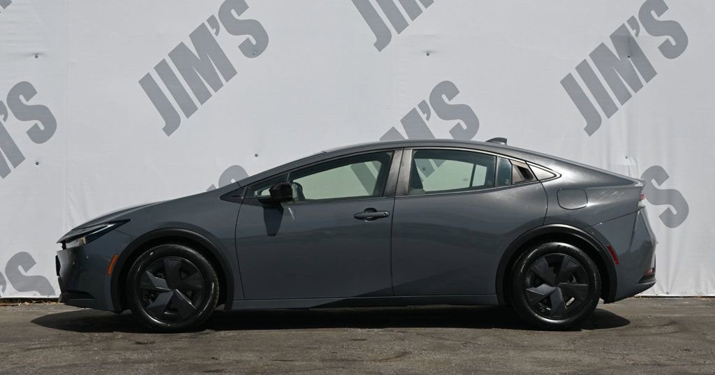 Used 2023 Toyota Prius LE image 6