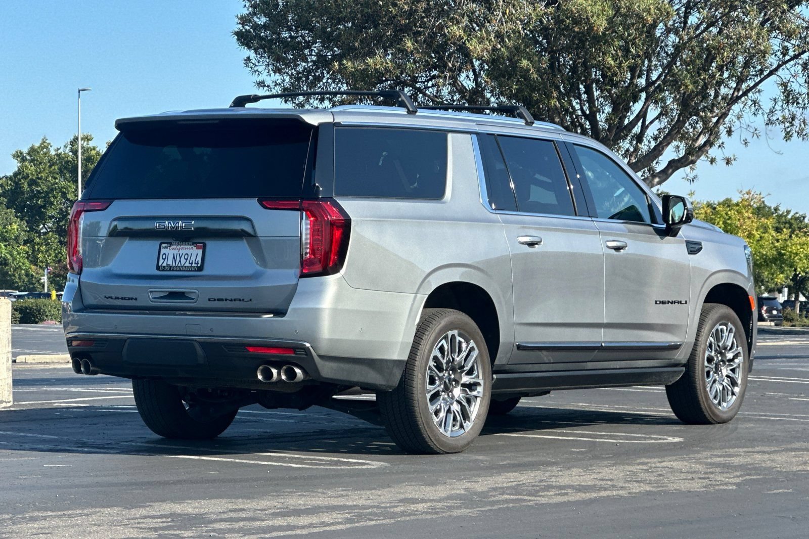 Used 2024 GMC Yukon XL Denali Ultimate AWD/4WD image 4