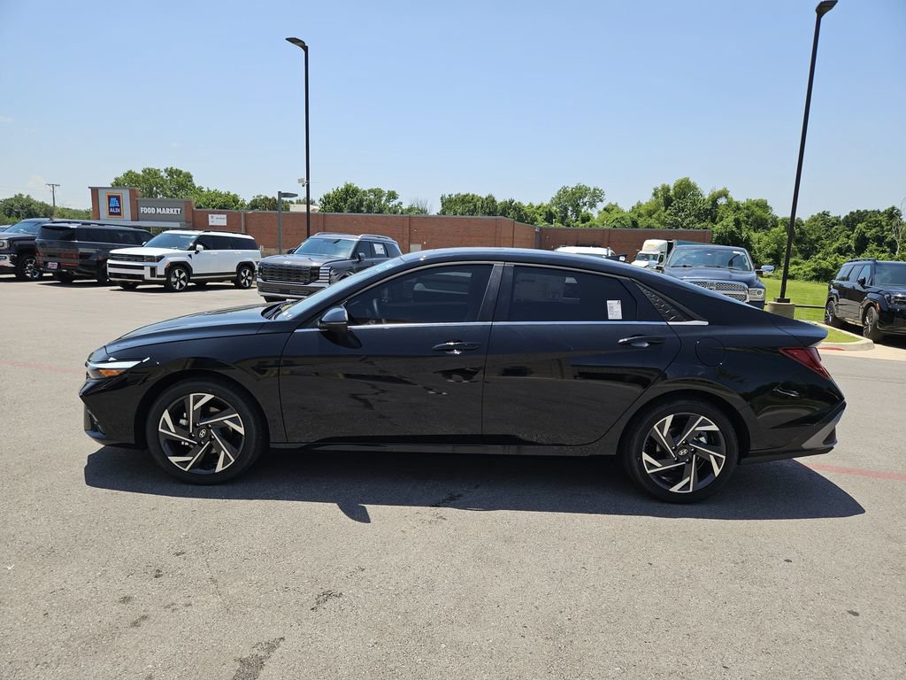 New 2026 Hyundai Elantra Limited FWD image 4