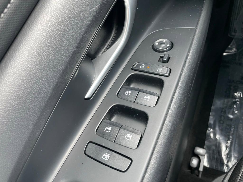 Used 2025 Hyundai Elantra SEL FWD image 25