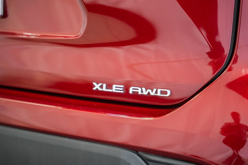 Used 2022 Toyota Highlander XLE AWD/4WD image 5