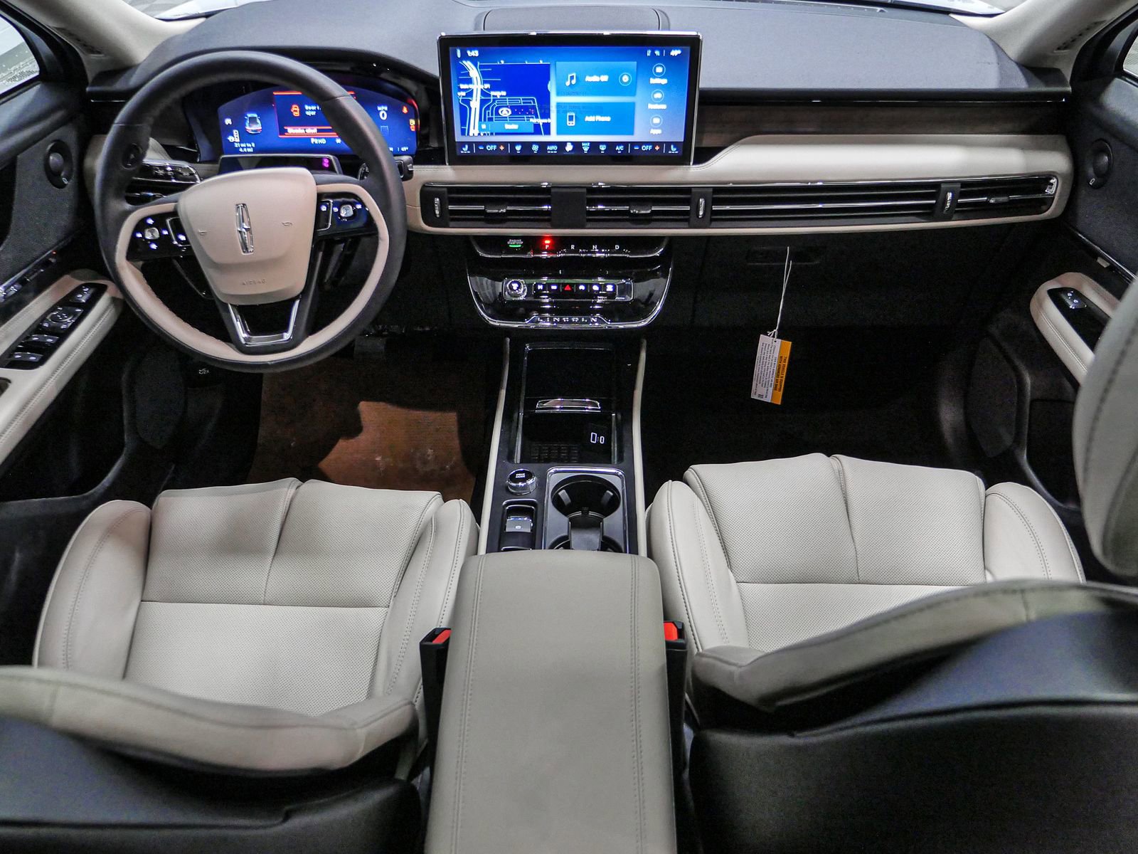 New 2025 Lincoln Corsair Reserve w/ Equipment Group 202A image 27