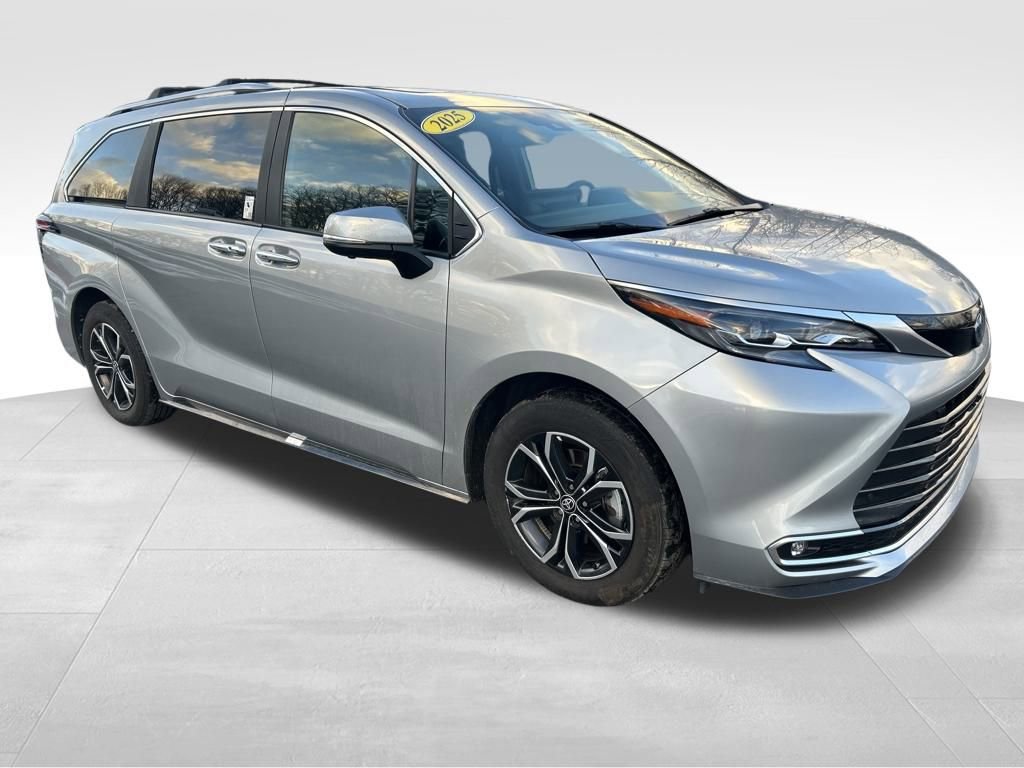 Used 2025 Toyota Sienna Platinum image 7