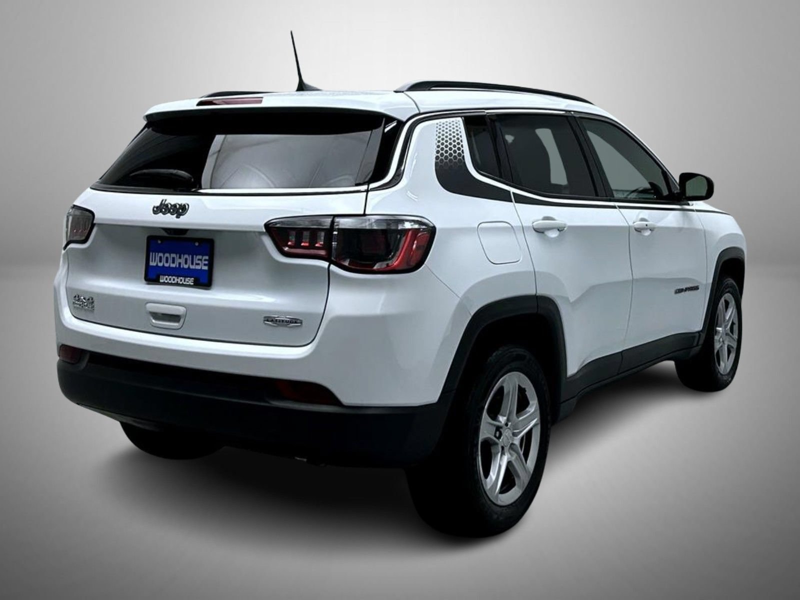 Used 2023 Jeep Compass Latitude w/ Mopar Graphics Package AWD/4WD image 5