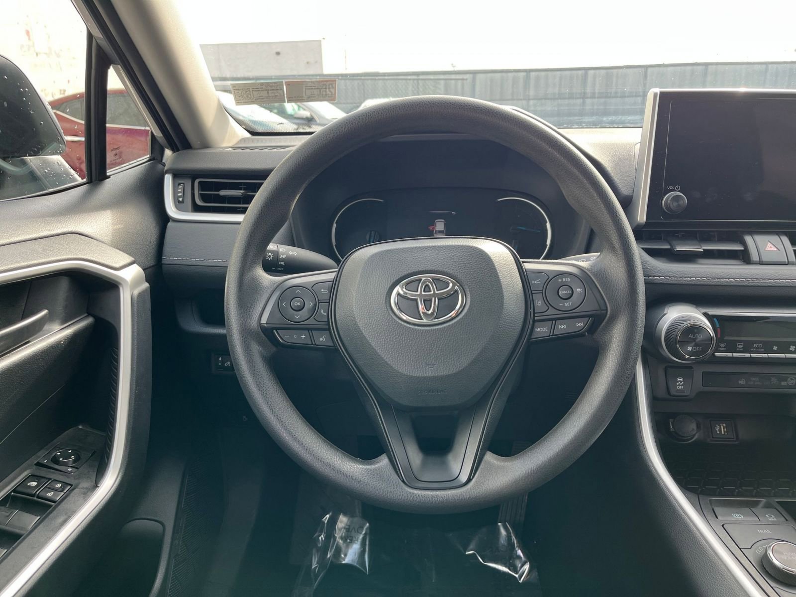 Used 2025 Toyota RAV4 LE image 27