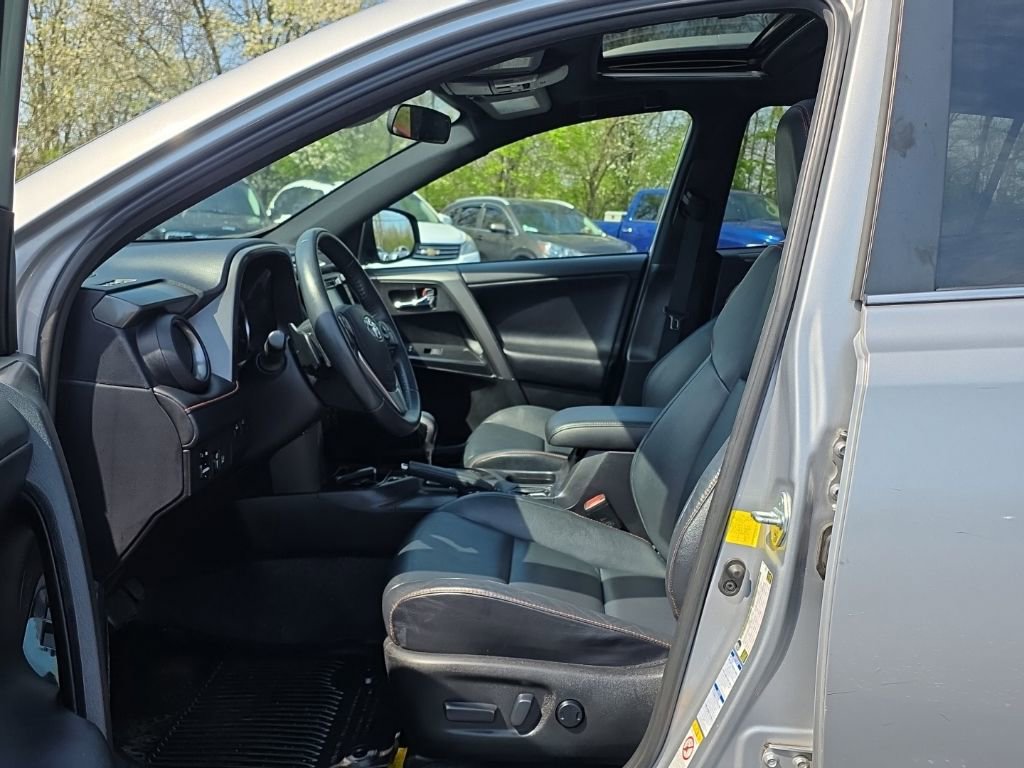 Used 2017 Toyota RAV4 SE w/ Power Special Value Package image 15