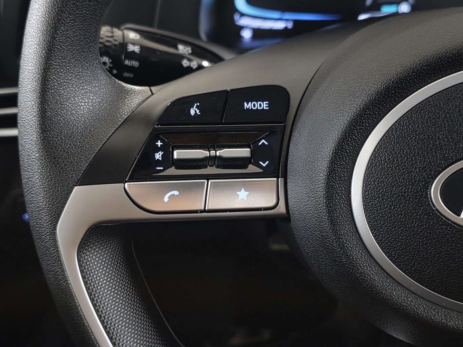 Certified 2025 Hyundai Elantra SE image 31