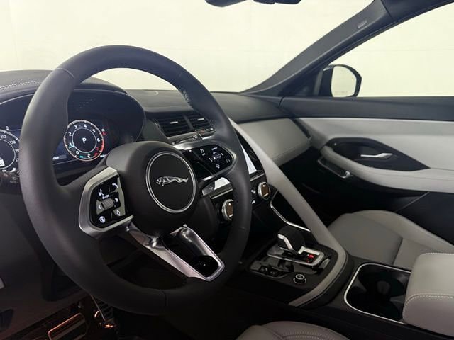 Certified 2024 Jaguar E-PACE R-Dynamic SE image 8