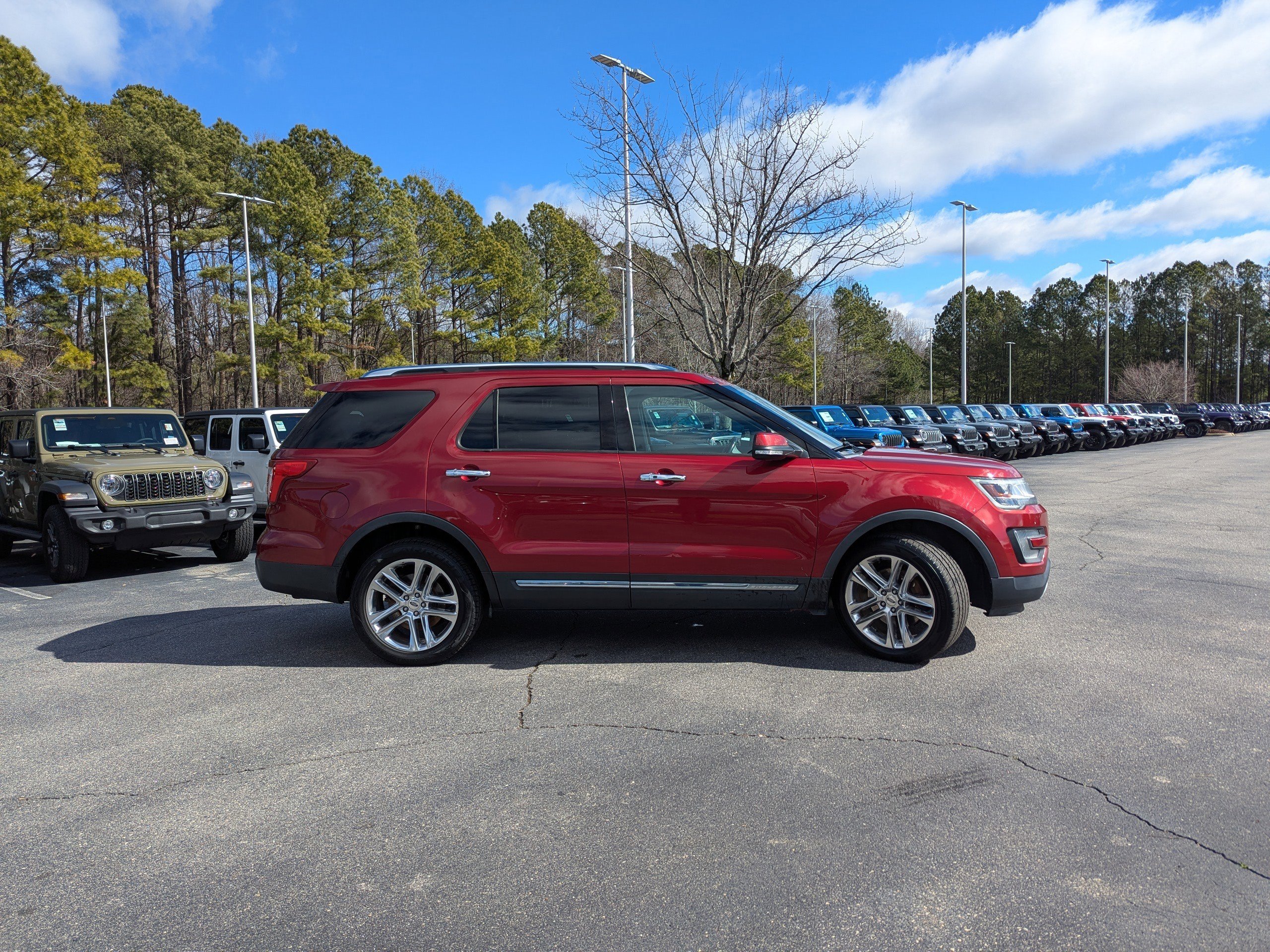 Used 2017 Ford Explorer Limited w/ Class II Trailer Tow Package image 4