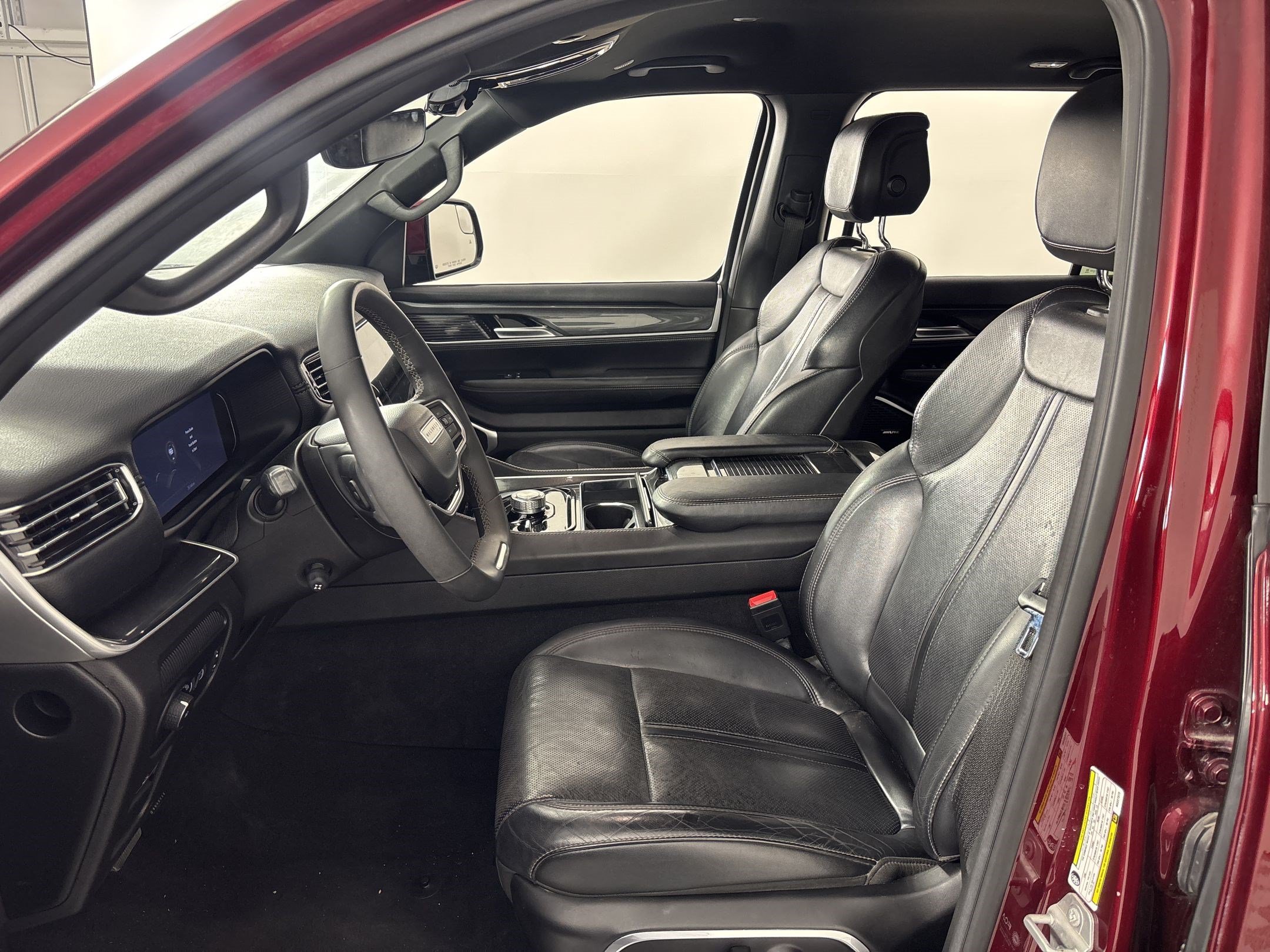 Used 2022 Jeep Wagoneer Series I AWD/4WD image 5