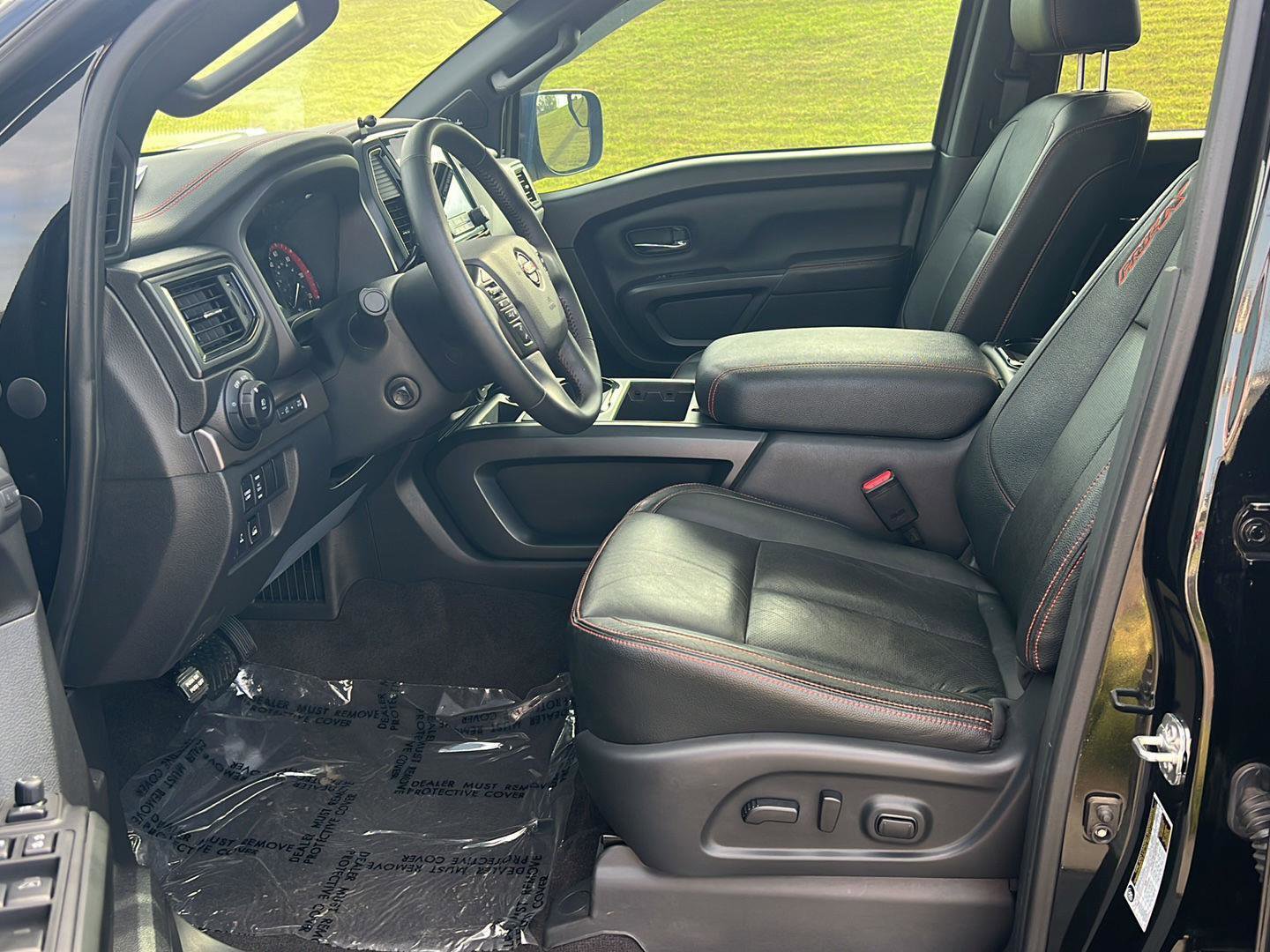 Used 2022 Nissan Titan PRO-4X w/ Pro-4x Convenience Package image 10