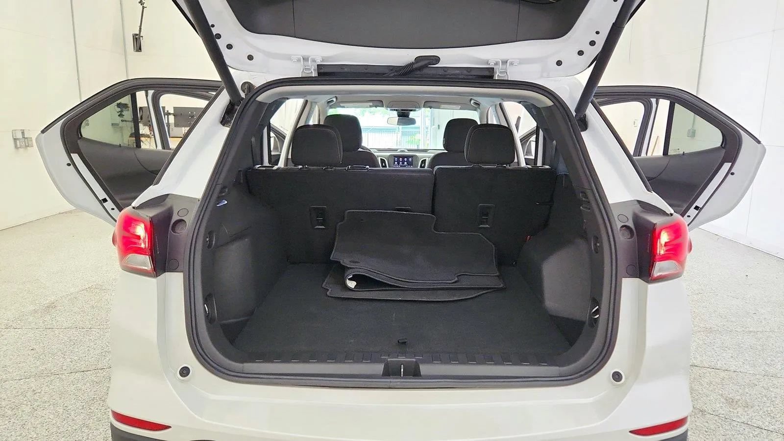 Used 2022 Chevrolet Equinox LT FWD image 37