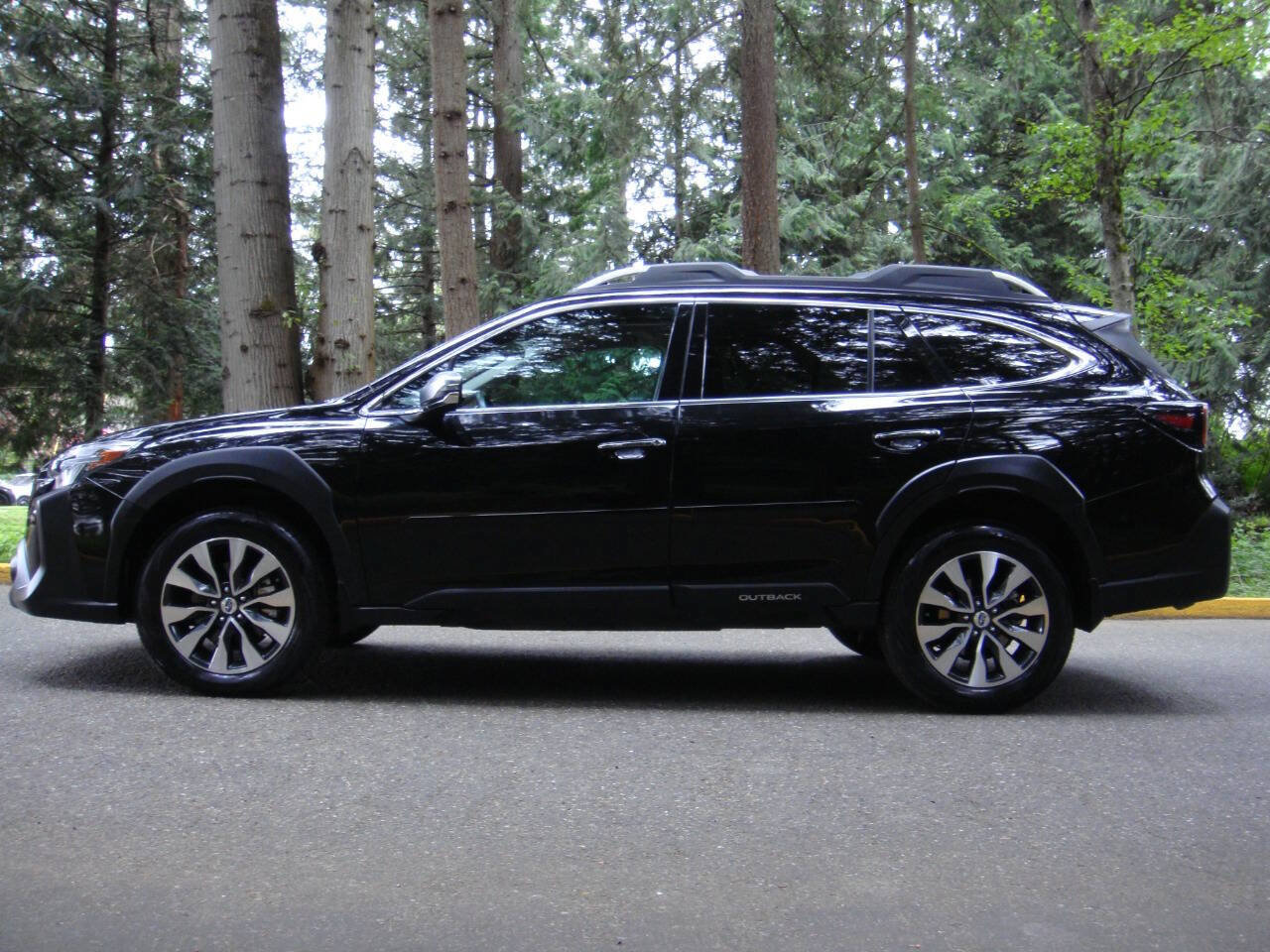 Used 2023 Subaru Outback Touring XT AWD/4WD image 1