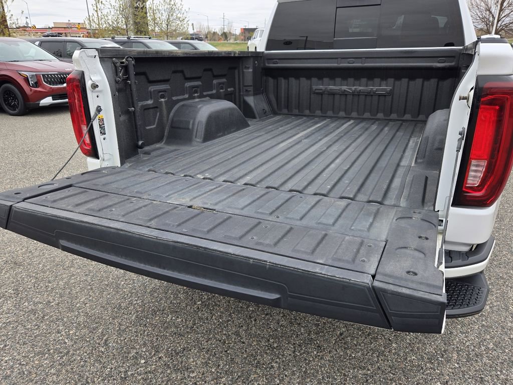 Used 2024 GMC Sierra 1500 Denali w/ Technology Package AWD/4WD image 9