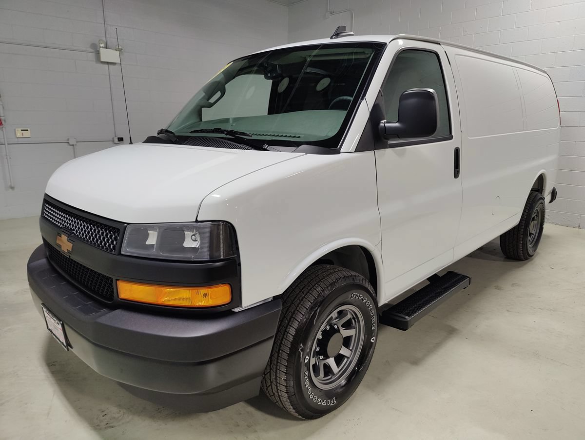 Used 2025 Chevrolet Express 3500 w/ Driver Convenience Package RWD image 32