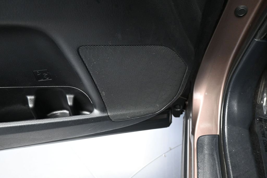 Used 2019 Toyota Highlander LE FWD image 14