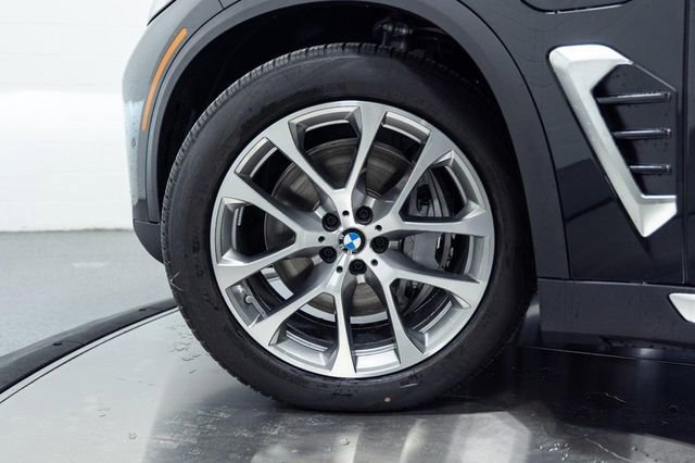 New 2026 BMW X5 xDrive50e w/ Premium Package image 26