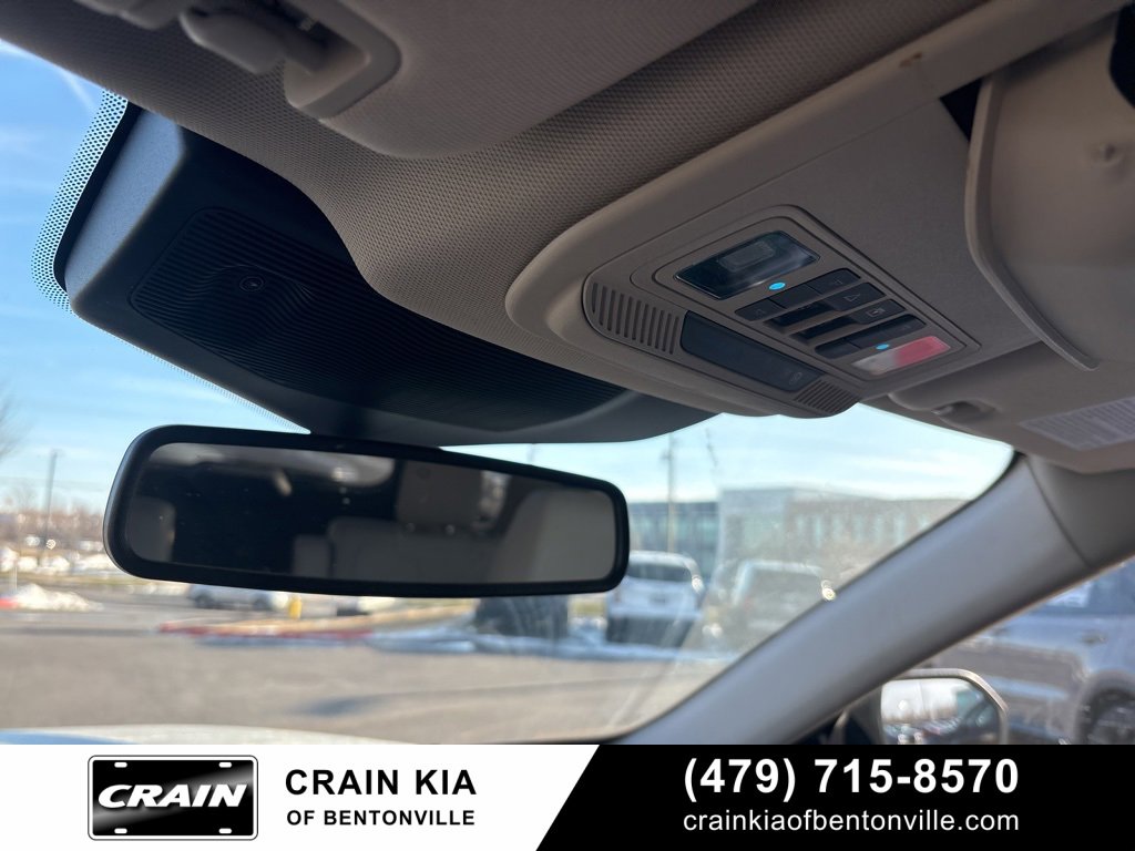 Used 2020 Ford Explorer Platinum w/ Premium Technology Package image 22