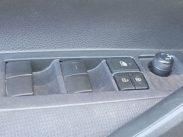 Used 2020 Toyota Corolla LE image 29