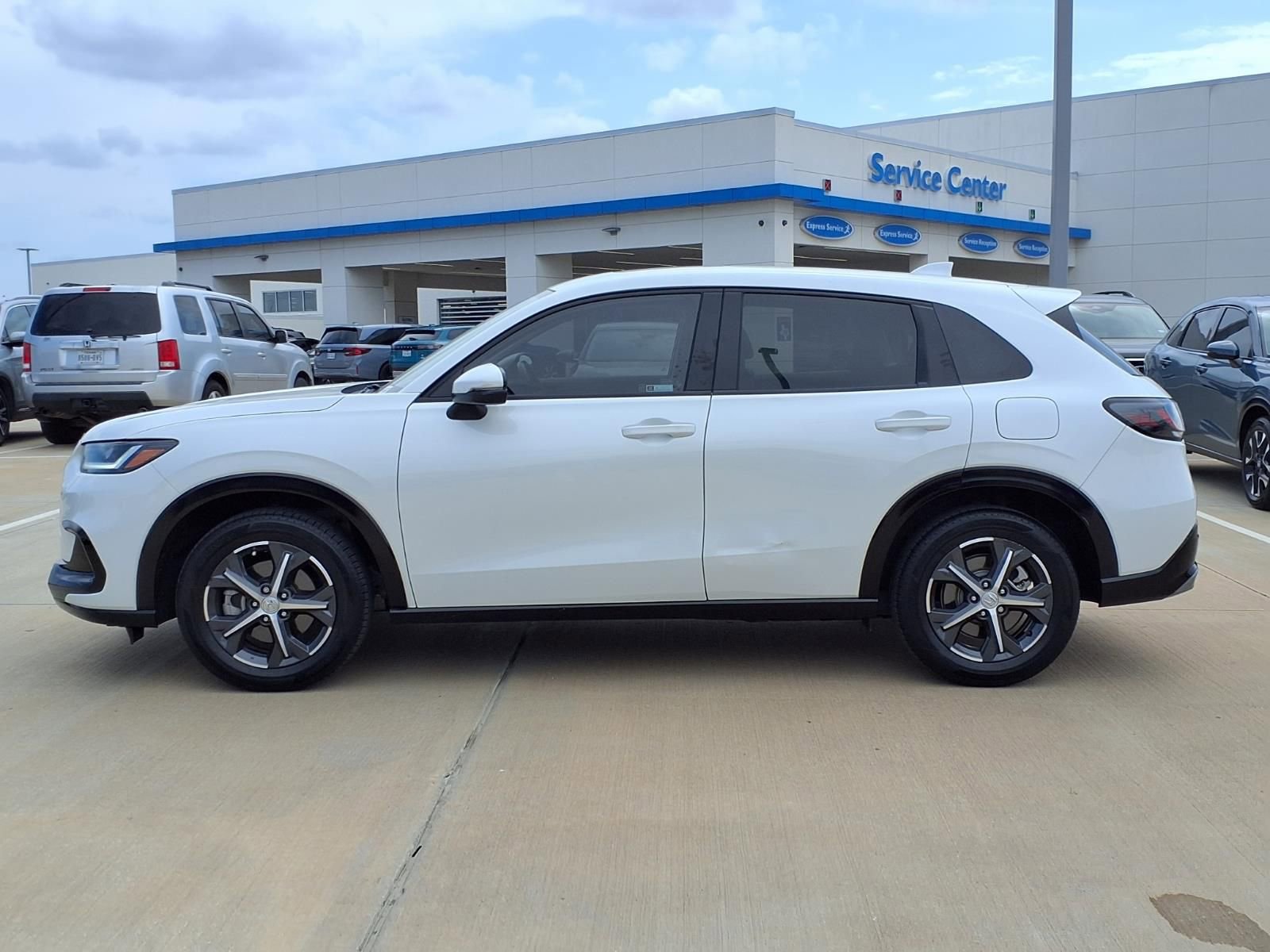 Used 2023 Honda HR-V EX-L image 3