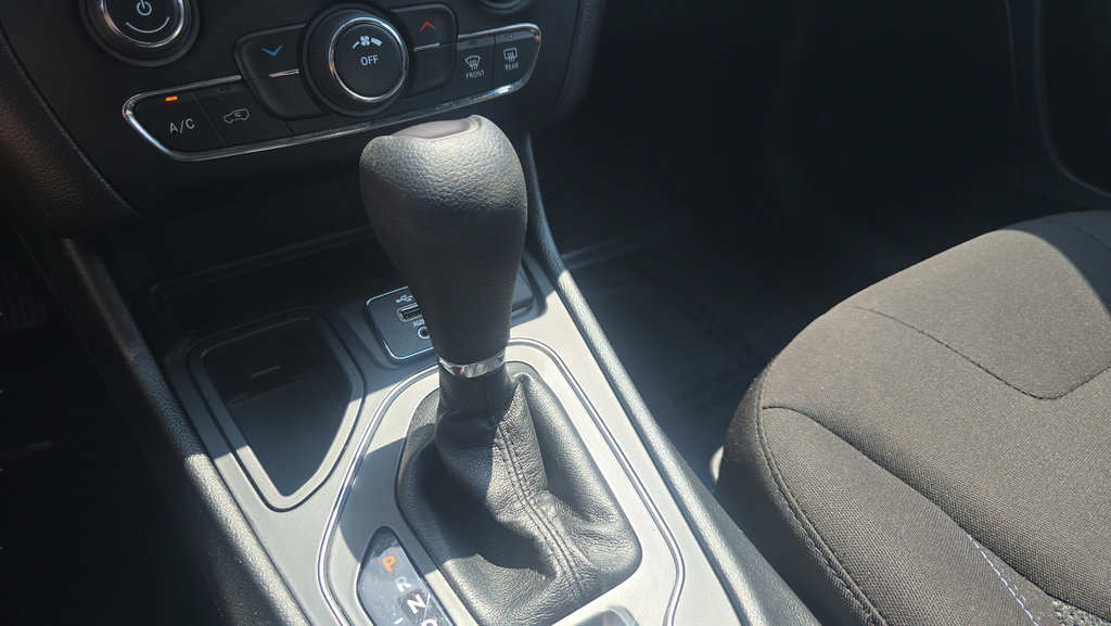 Used 2020 Jeep Cherokee Latitude FWD image 20