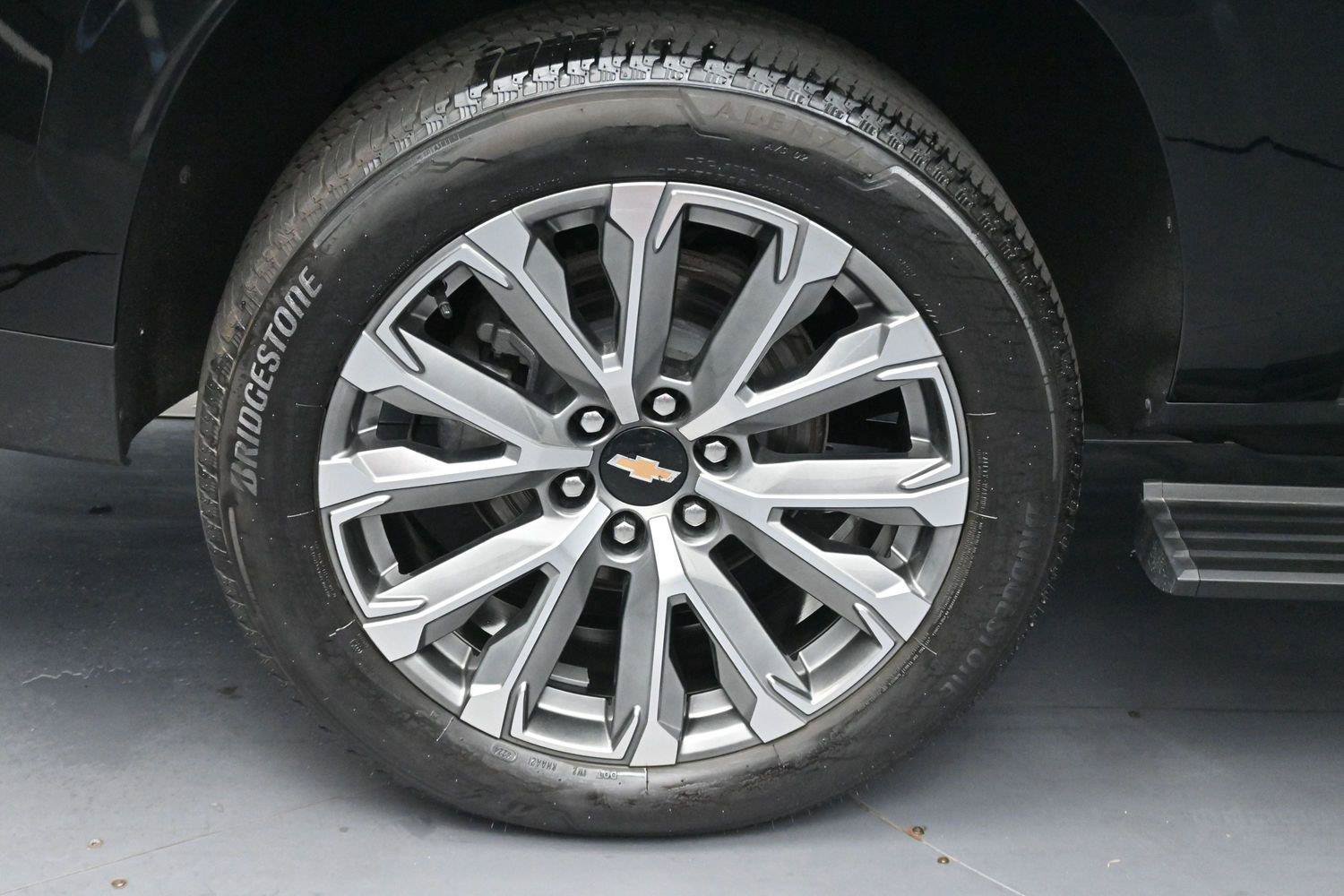 Used 2025 Chevrolet Suburban High Country AWD/4WD image 43