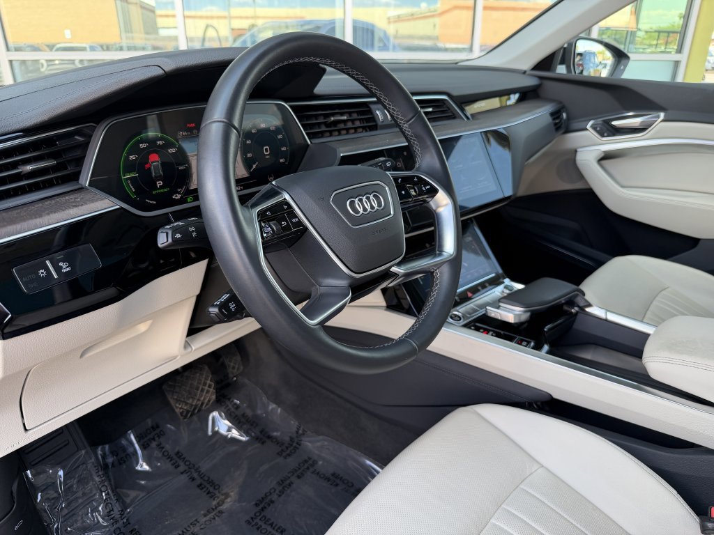 Used 2024 Audi Q8 e-tron Premium Plus w/ Premium Plus Package image 39