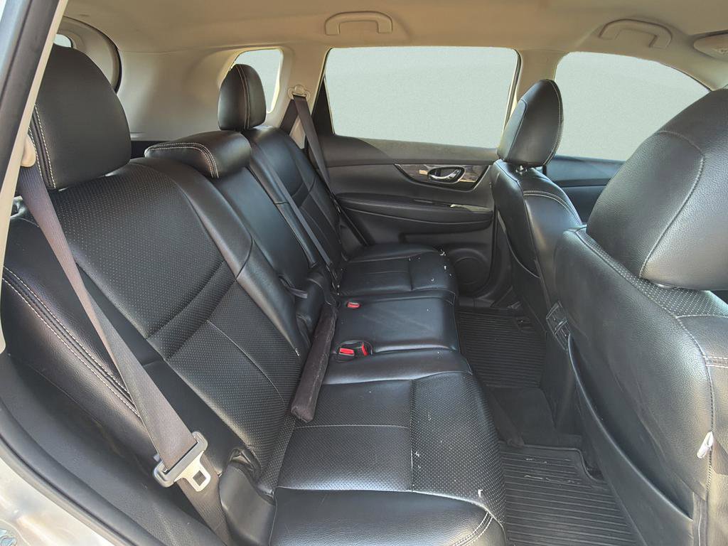 Used 2017 Nissan Rogue SV FWD image 12