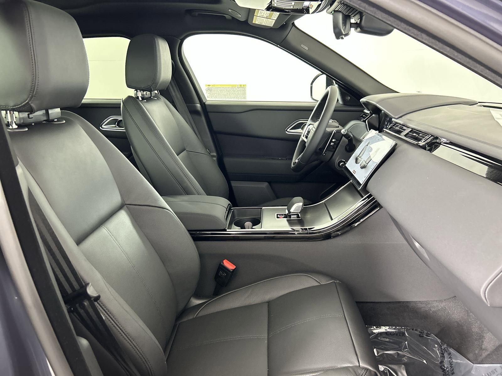 Certified 2026 Land Rover Range Rover Velar Dynamic SE image 32