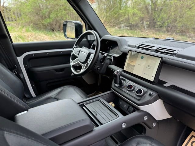 Certified 2024 Land Rover Defender 130 X-Dynamic SE AWD/4WD image 22