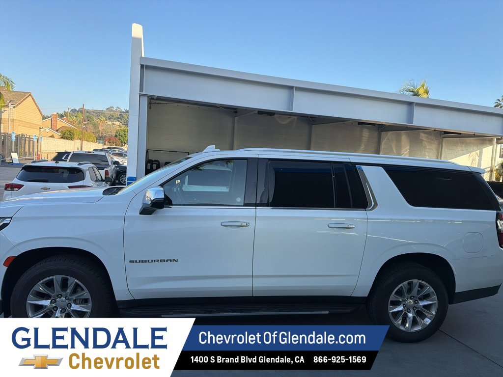 Used 2023 Chevrolet Suburban Premier image 4