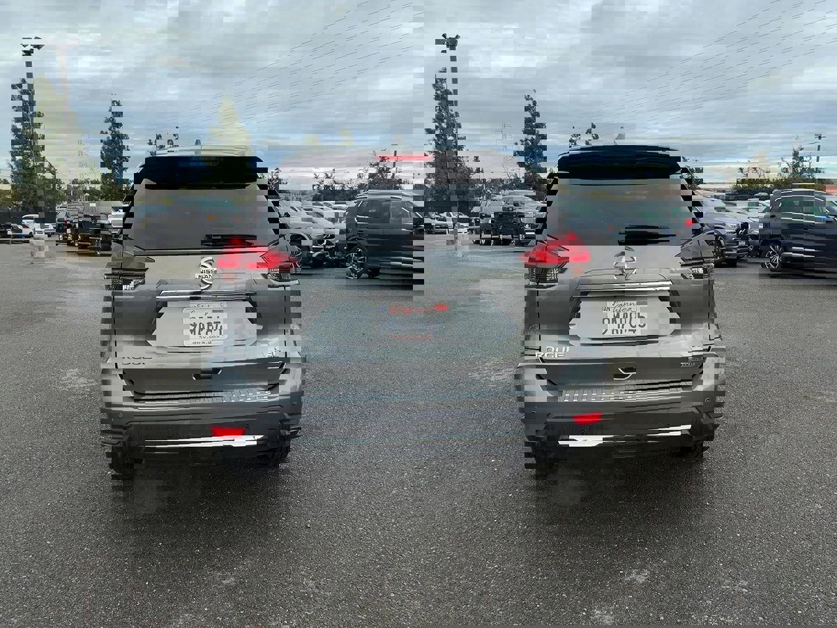 Used 2019 Nissan Rogue SL w/ Premium Package image 11