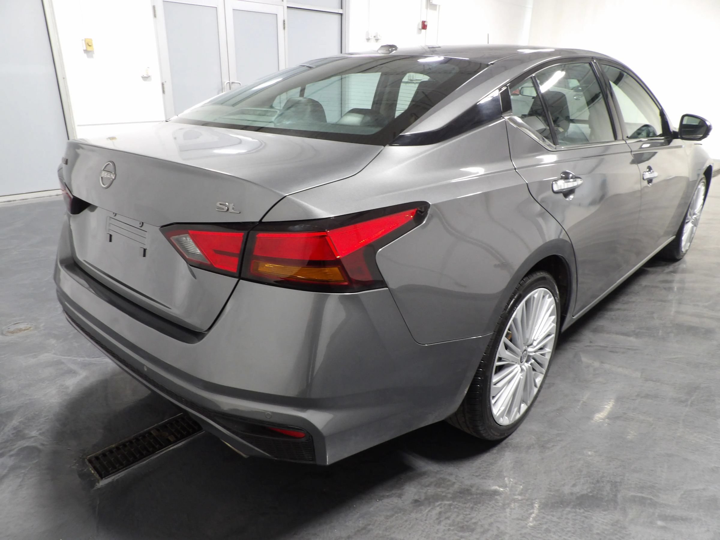 Used 2023 Nissan Altima 2.5 SL FWD image 5