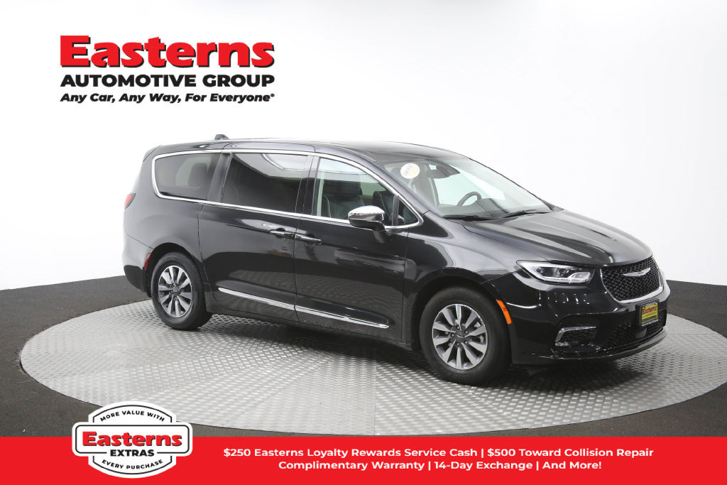 Used 2023 Chrysler Pacifica Limited FWD image 53