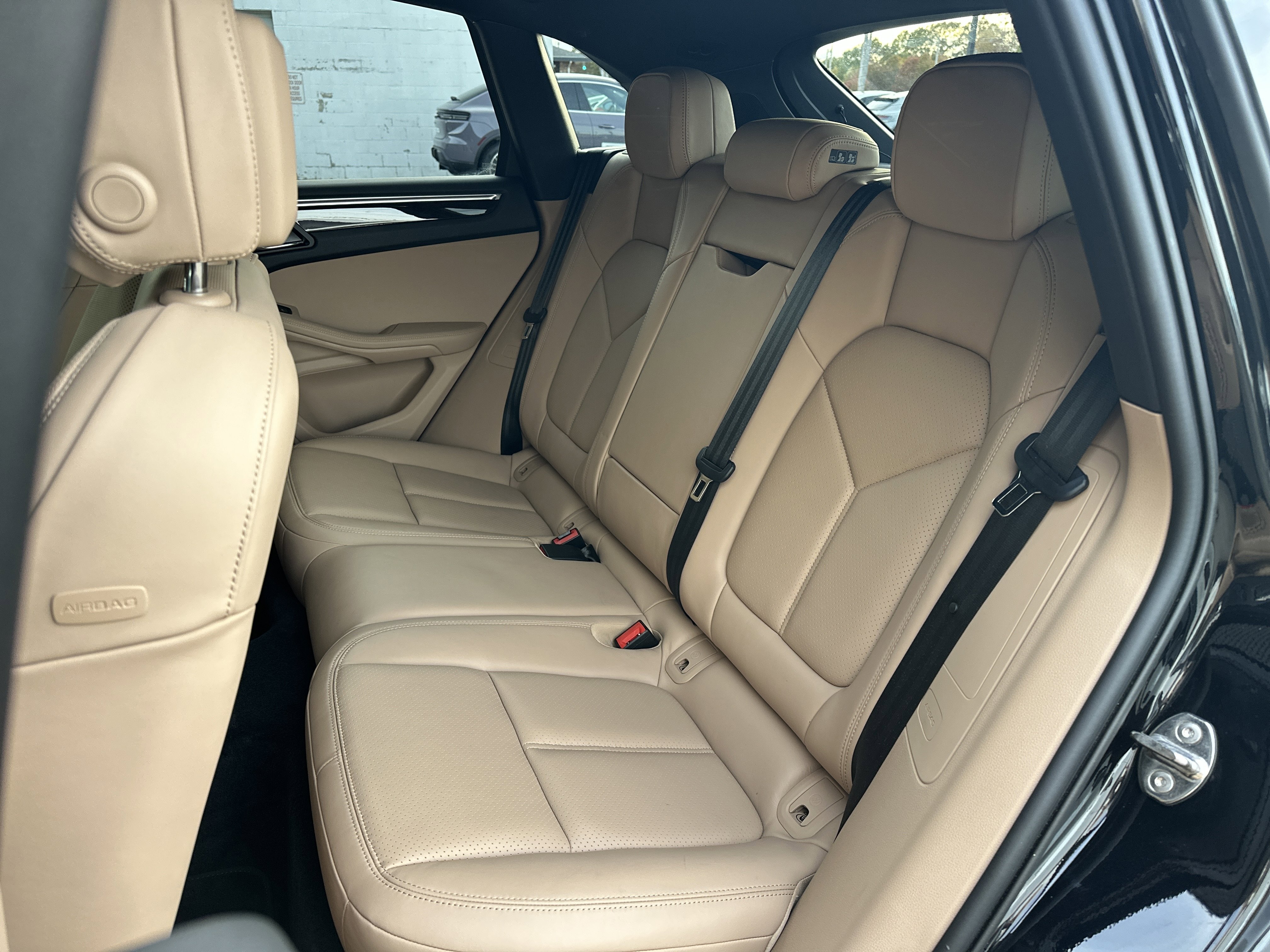 Certified 2023 Porsche Macan image 26