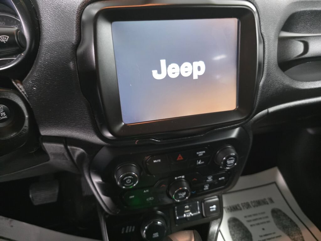 Used 2022 Jeep Renegade Latitude w/ Convenience Group AWD/4WD image 12
