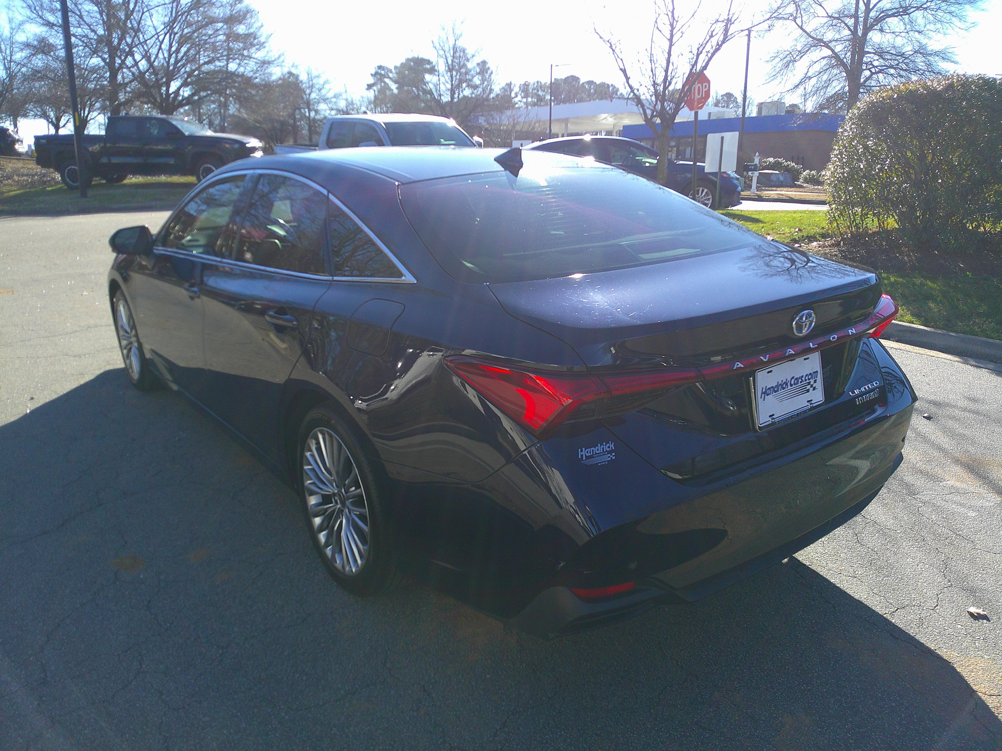 Used 2022 Toyota Avalon Limited image 9